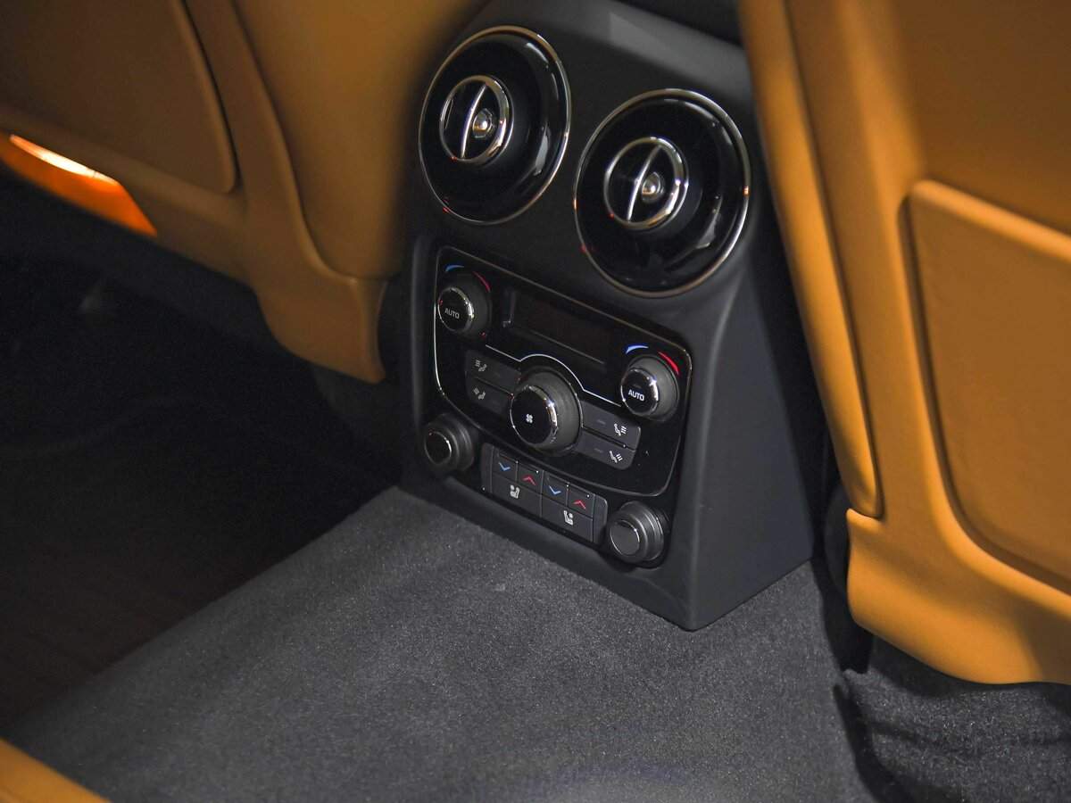 Jaguar XJ с пробегом — 2016 год. Фото: #18