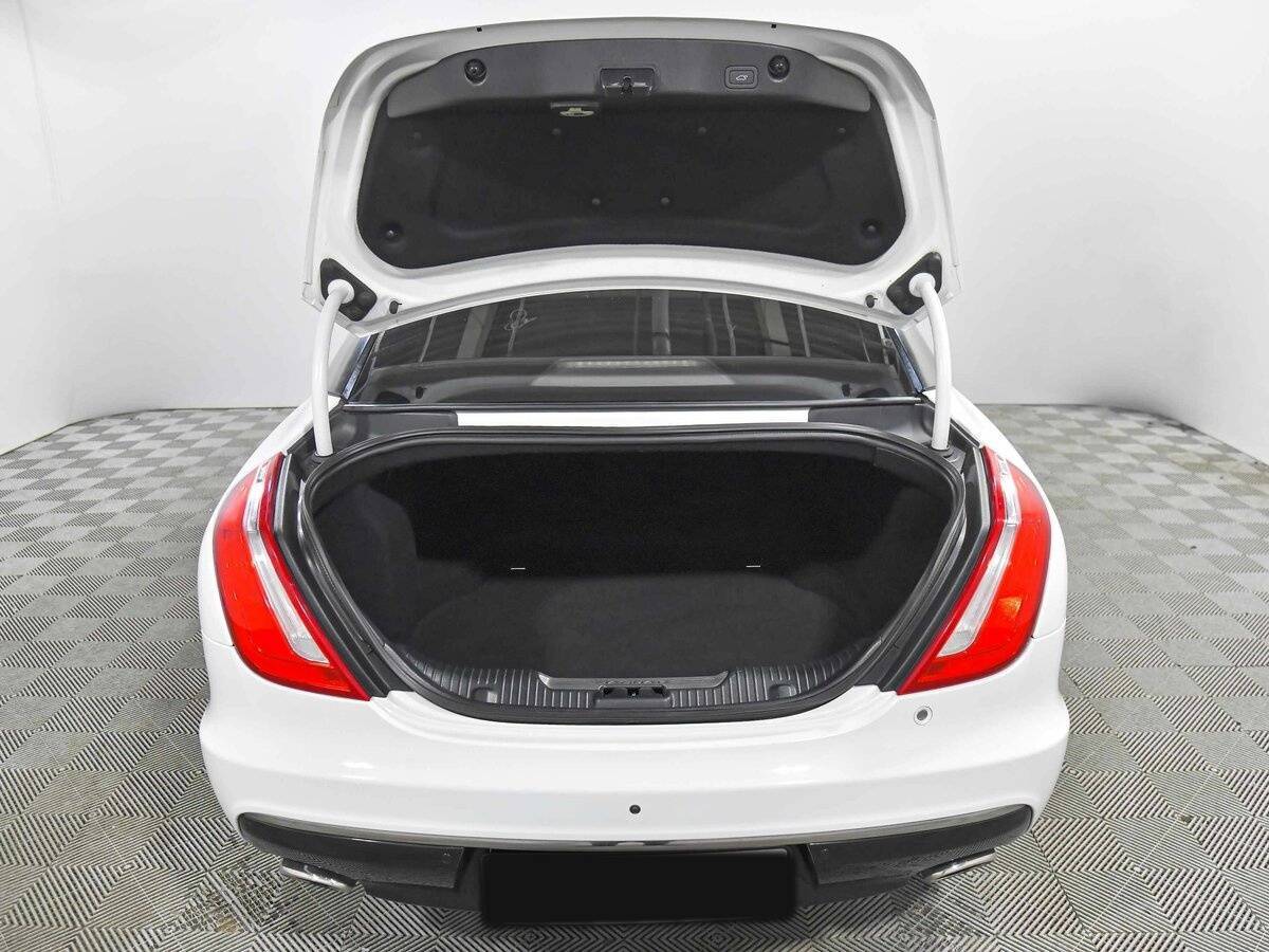 Jaguar XJ с пробегом — 2016 год. Фото: #21