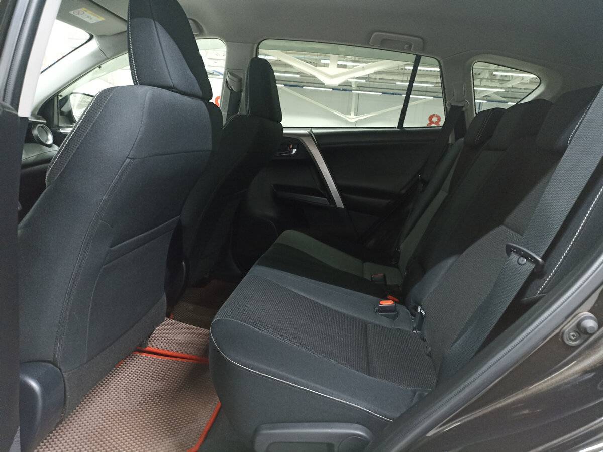 Toyota RAV4 с пробегом — 2016 год. Фото: #11