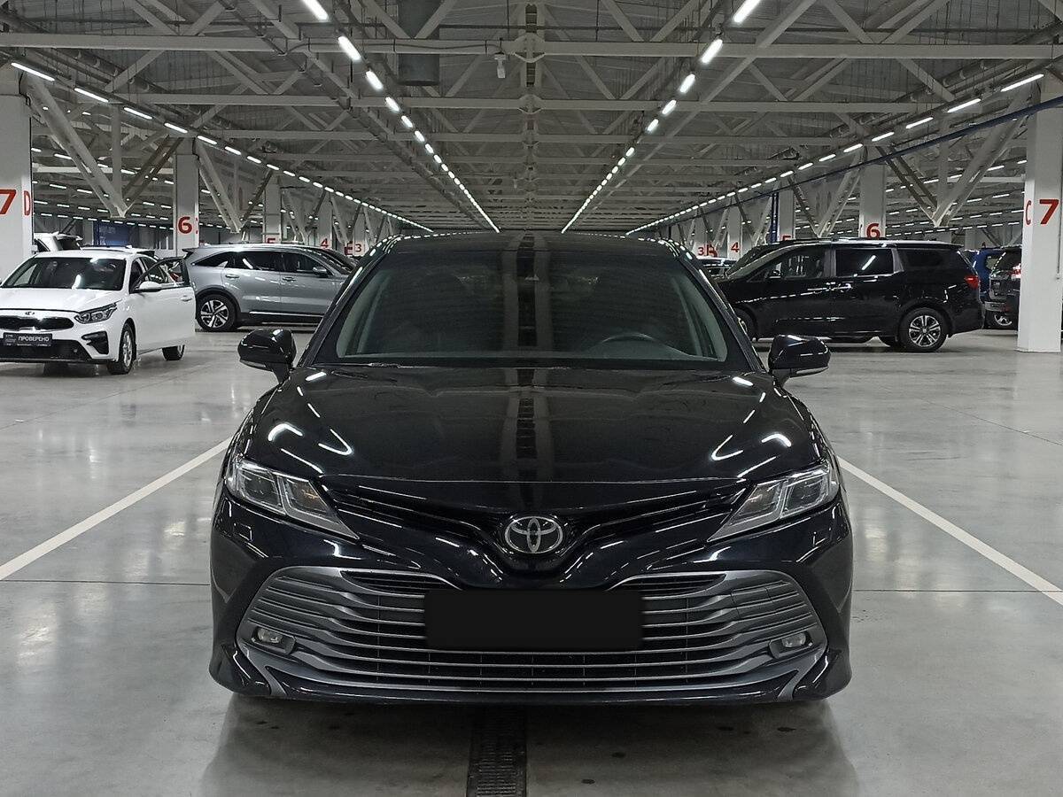 Toyota Camry с пробегом — 2019 год. Фото: #1