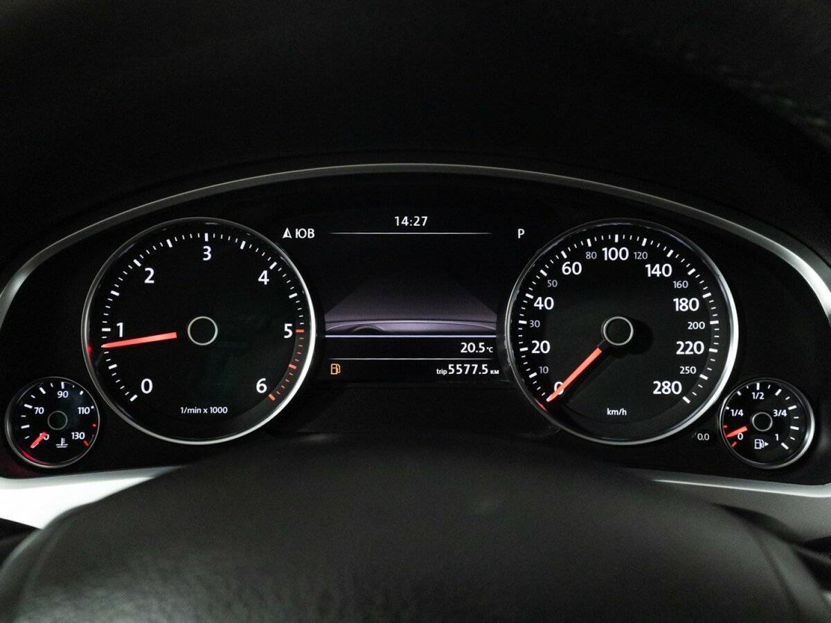 Volkswagen Touareg с пробегом — 2015 год. Фото: #11