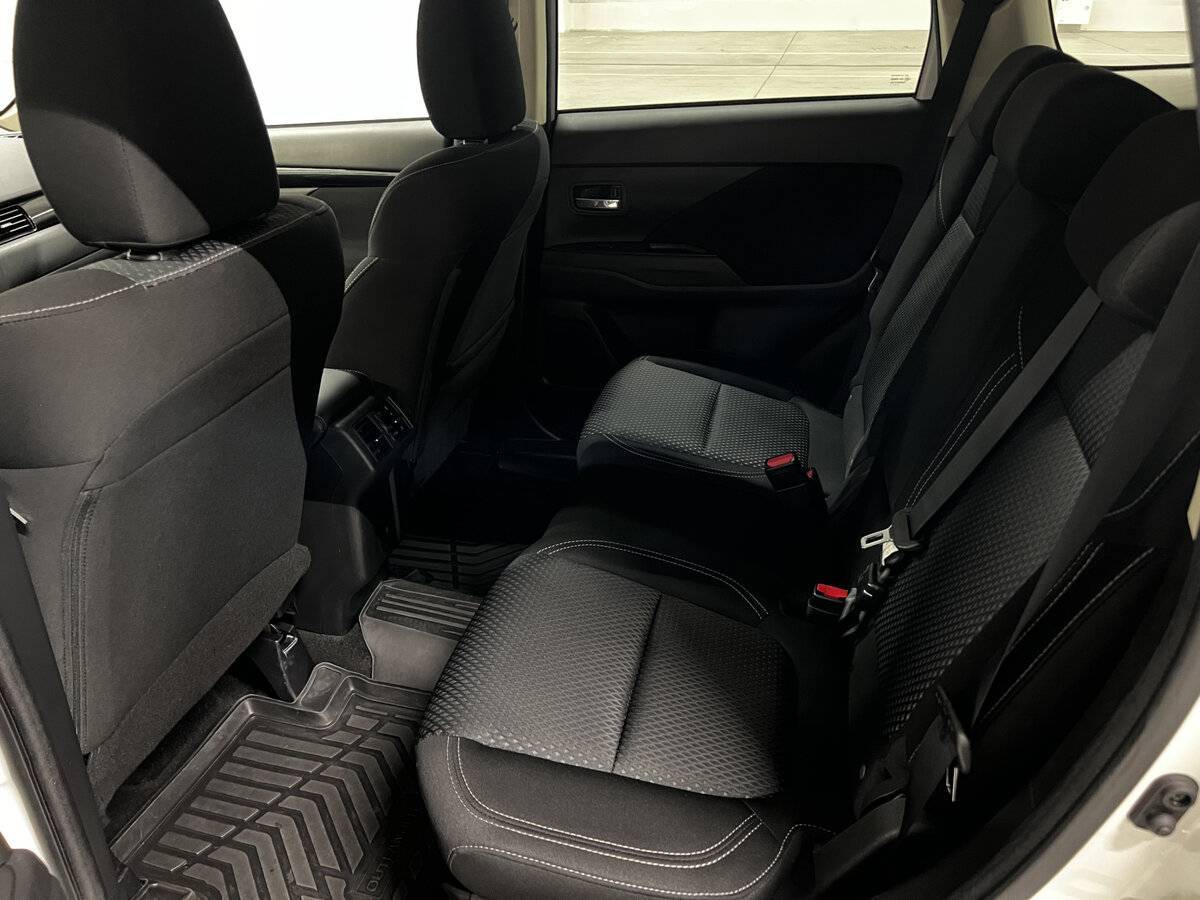 Mitsubishi Outlander с пробегом — 2021 год. Фото: #11