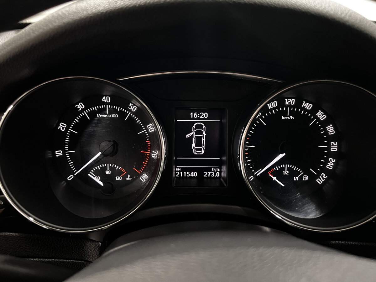 Skoda Superb с пробегом — 2014 год. Фото: #12