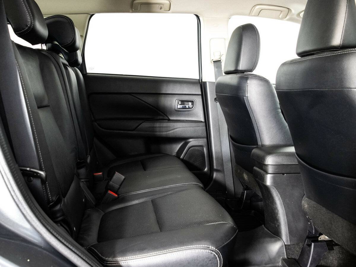 Mitsubishi Outlander с пробегом — 2014 год. Фото: #11