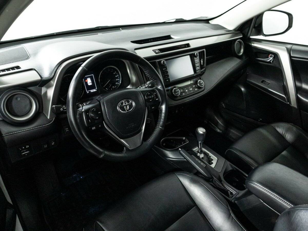 Toyota RAV4 с пробегом — 2018 год. Фото: #10