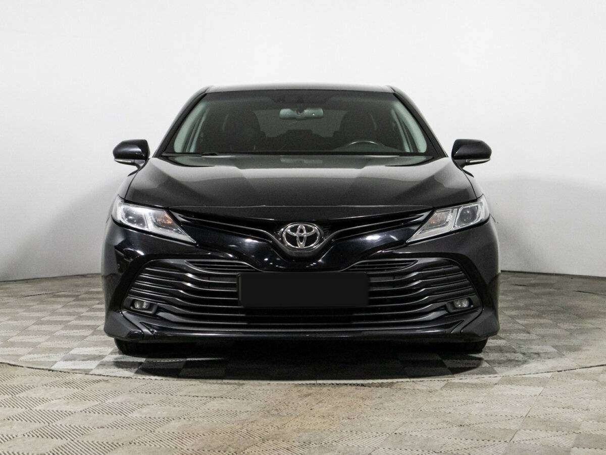 Toyota Camry с пробегом — 2018 год. Фото: #1