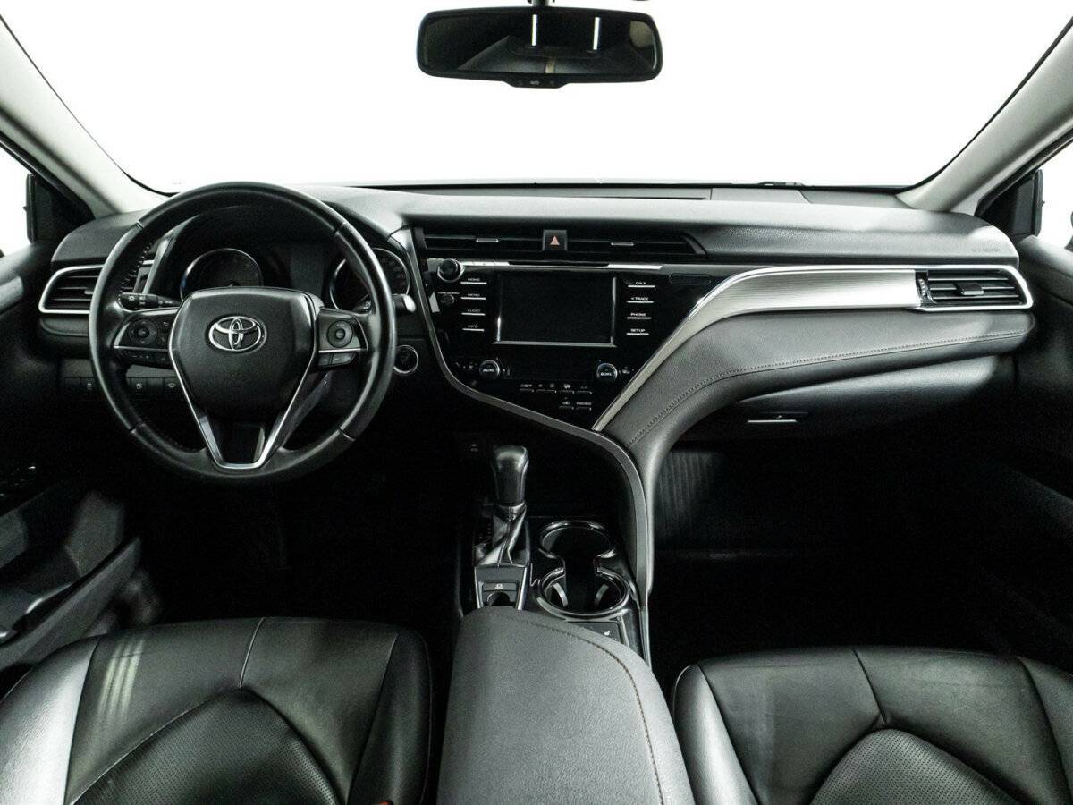 Toyota Camry с пробегом — 2018 год. Фото: #12