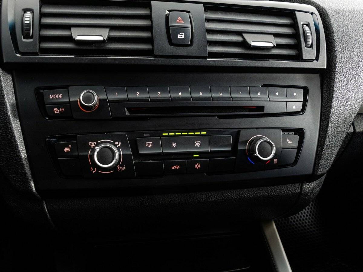 BMW 1 серии с пробегом — 2012 год. Фото: #13