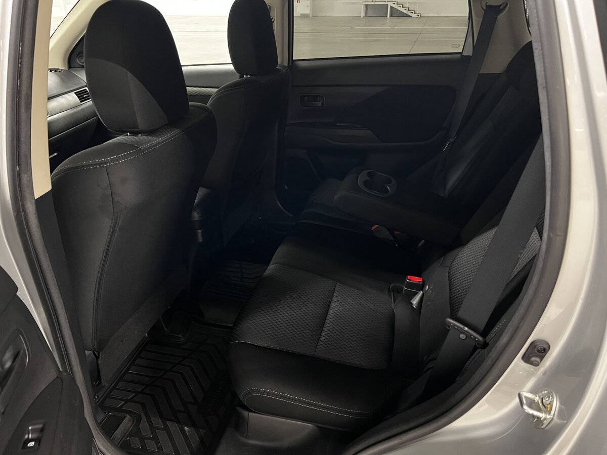 Mitsubishi Outlander с пробегом — 2017 год. Фото: #11