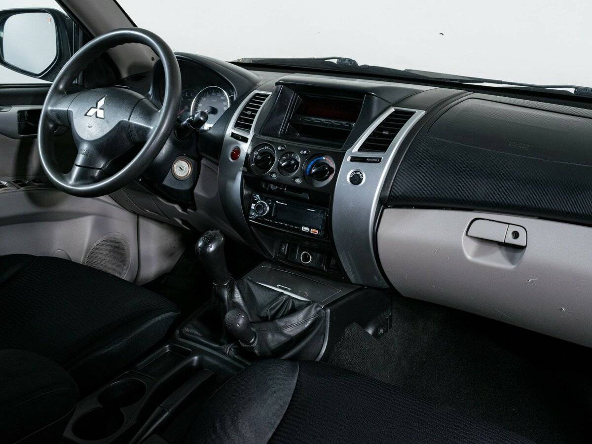 Mitsubishi Pajero Sport с пробегом — 2012 год. Фото: #9