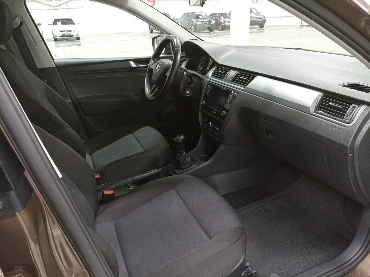Skoda Rapid с пробегом — 2019 год. Фото: #10