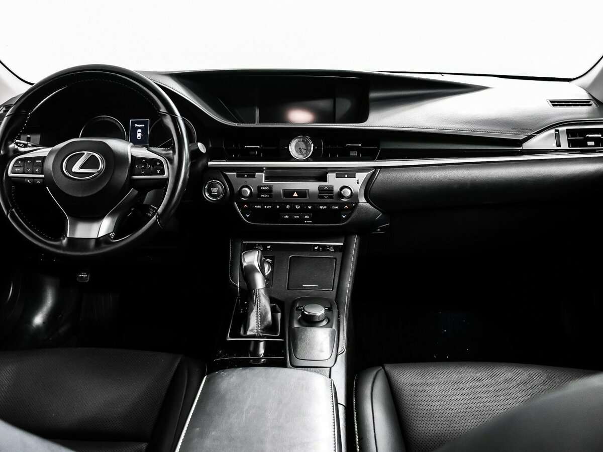 Lexus ES с пробегом — 2016 год. Фото: #10