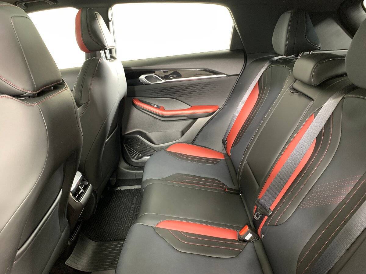 Geely Coolray с пробегом — 2023 год. Фото: #18