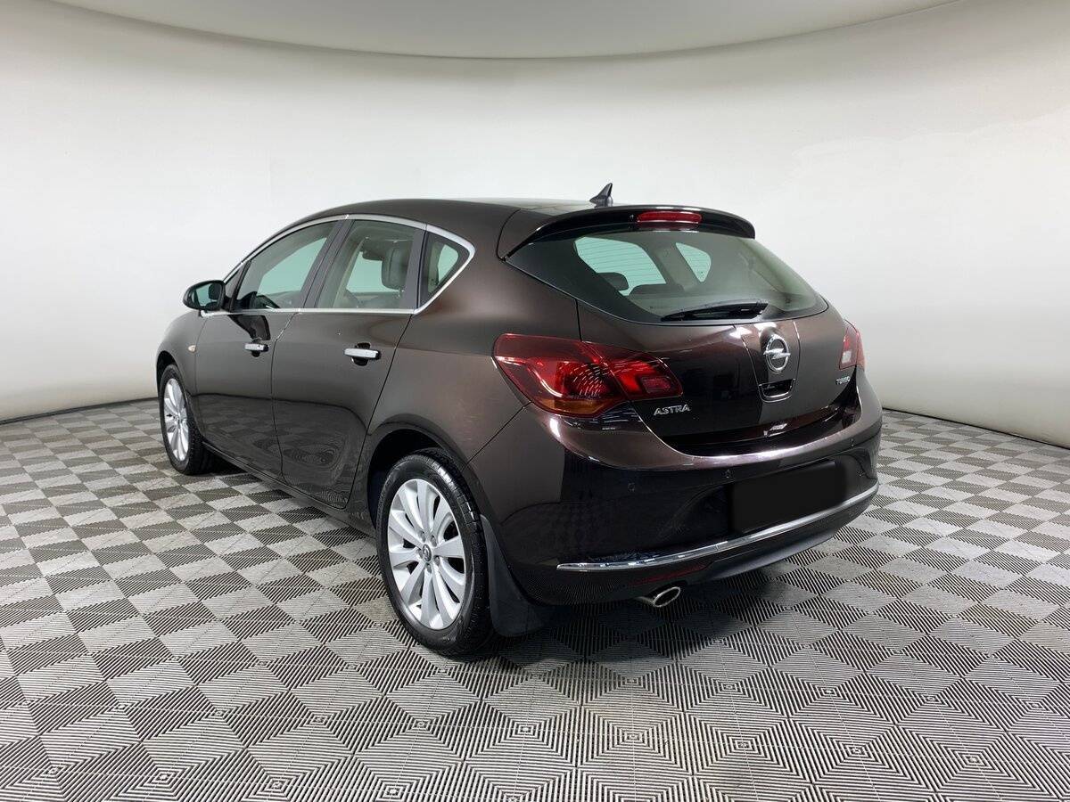 Opel Astra с пробегом — 2013 год. Фото: #5