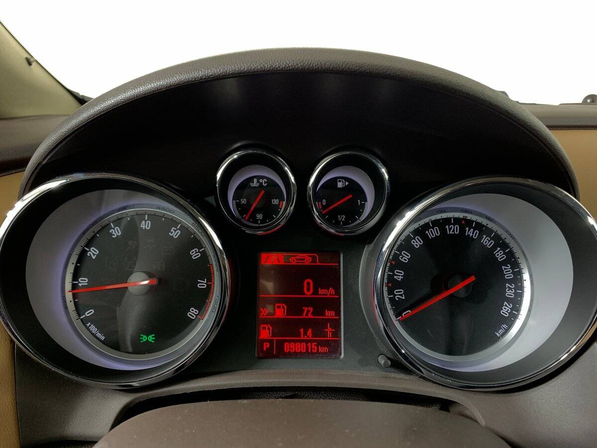 Opel Astra с пробегом — 2013 год. Фото: #12