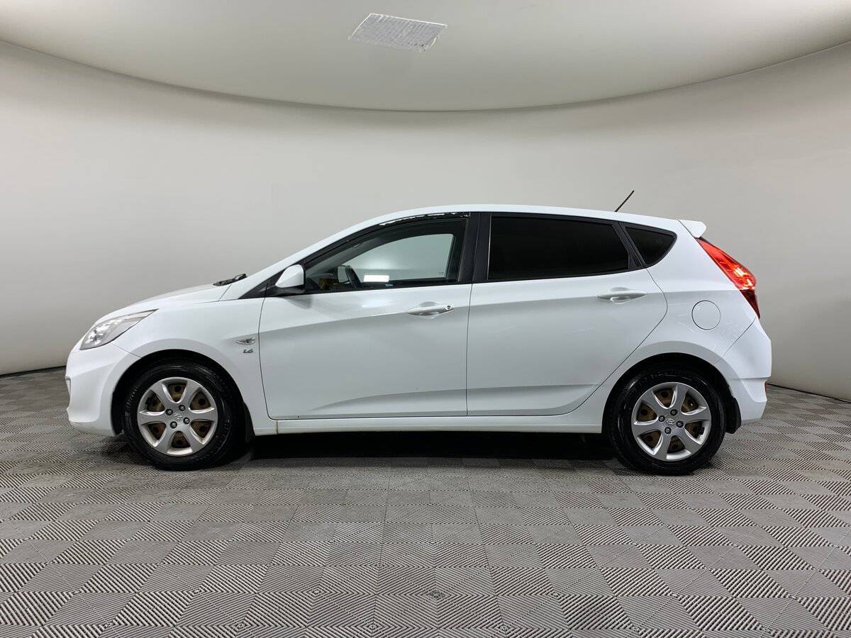 Hyundai Solaris с пробегом — 2013 год. Фото: #7