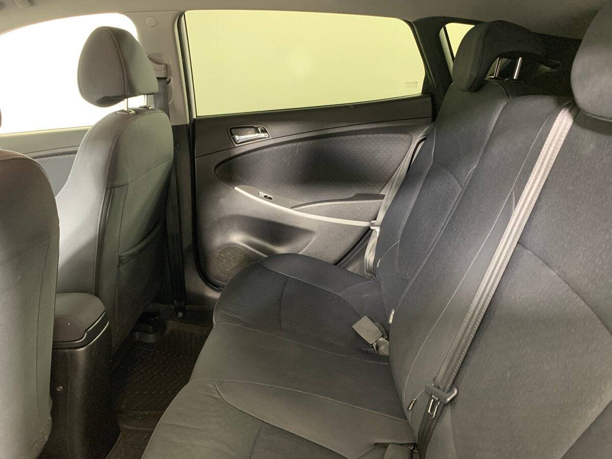 Hyundai Solaris с пробегом — 2013 год. Фото: #17