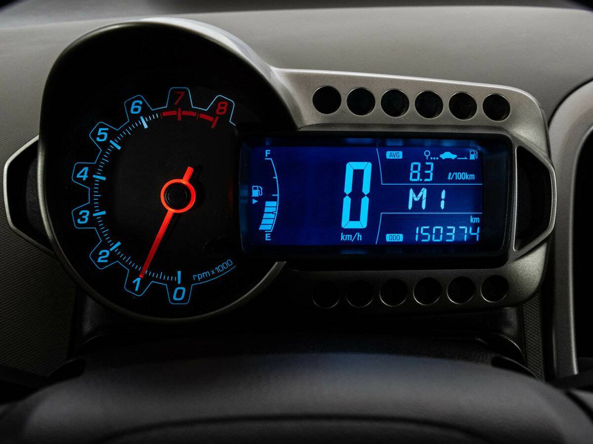 Chevrolet Aveo с пробегом — 2014 год. Фото: #15