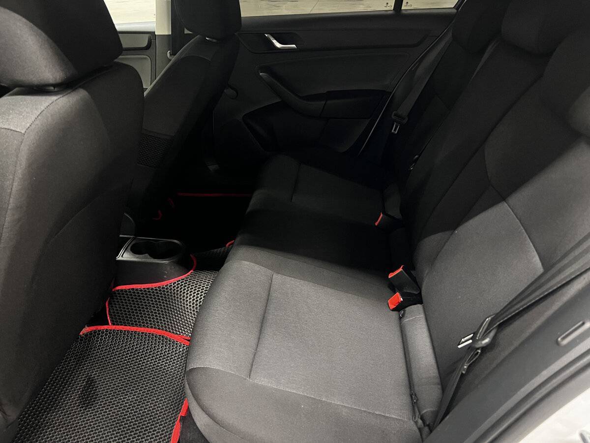 Skoda Rapid с пробегом — 2016 год. Фото: #11