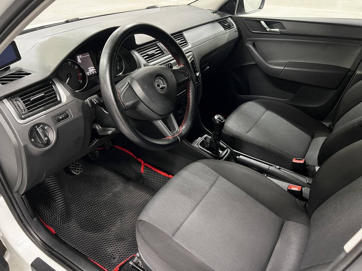 Skoda Rapid с пробегом — 2016 год. Фото: #15