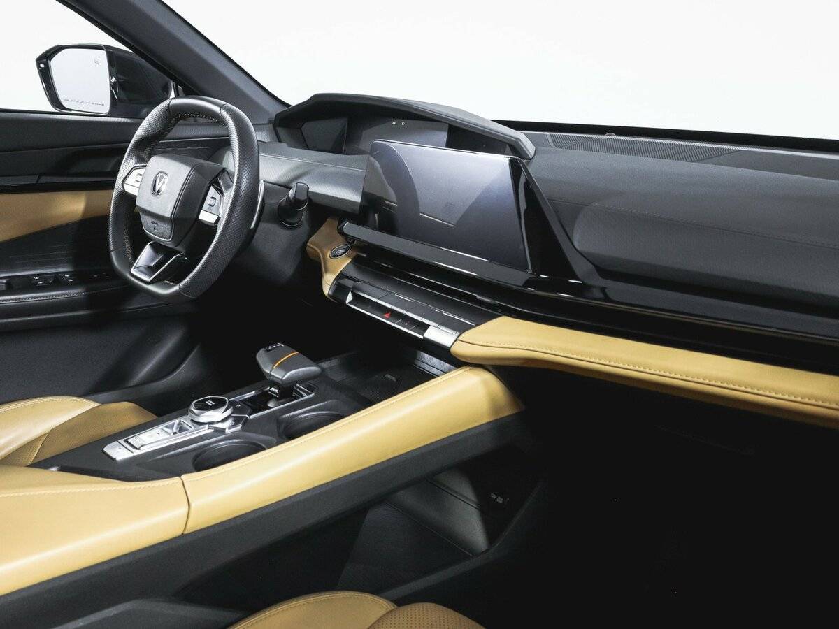 Changan UNI-V с пробегом — 2022 год. Фото: #5