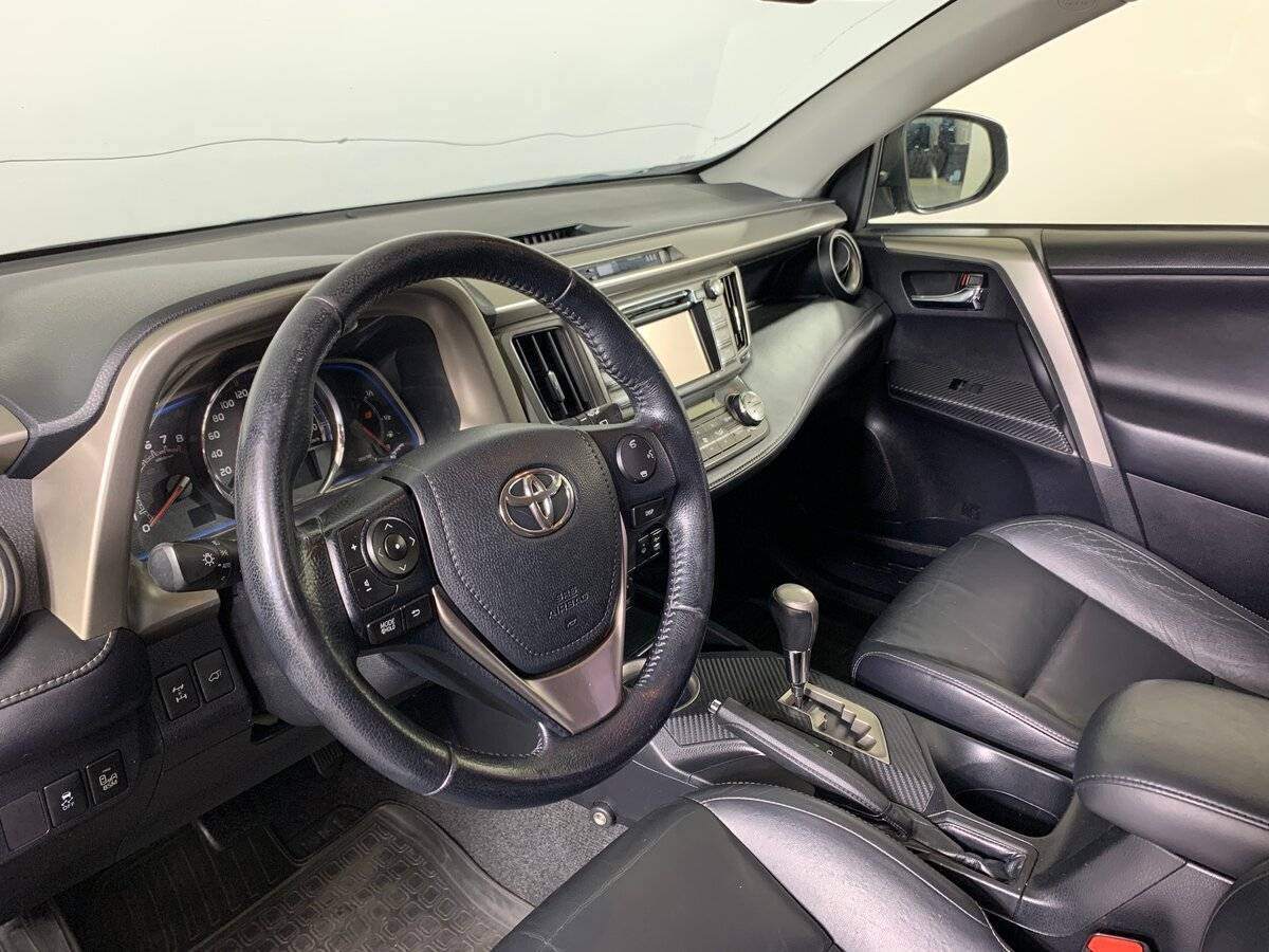 Toyota RAV4 с пробегом — 2013 год. Фото: #10