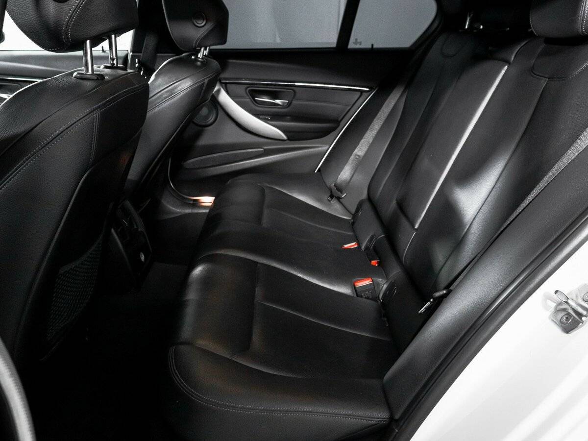 BMW 3 серии с пробегом — 2018 год. Фото: #9