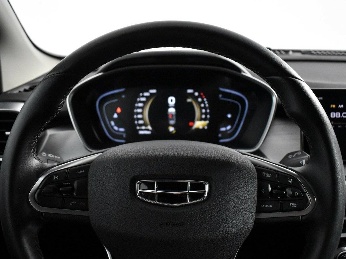 Geely Coolray с пробегом — 2023 год. Фото: #19