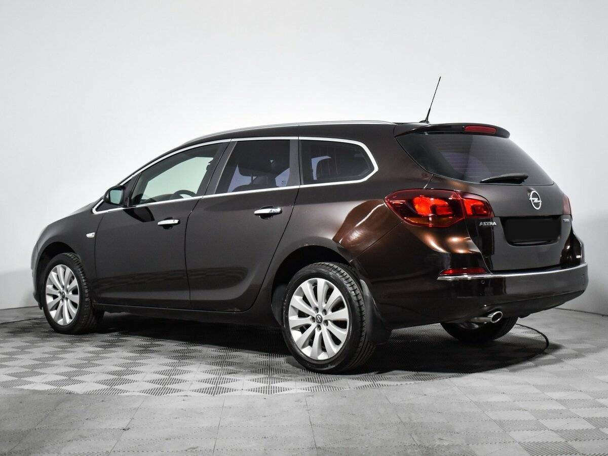 Opel Astra с пробегом — 2013 год. Фото: #6
