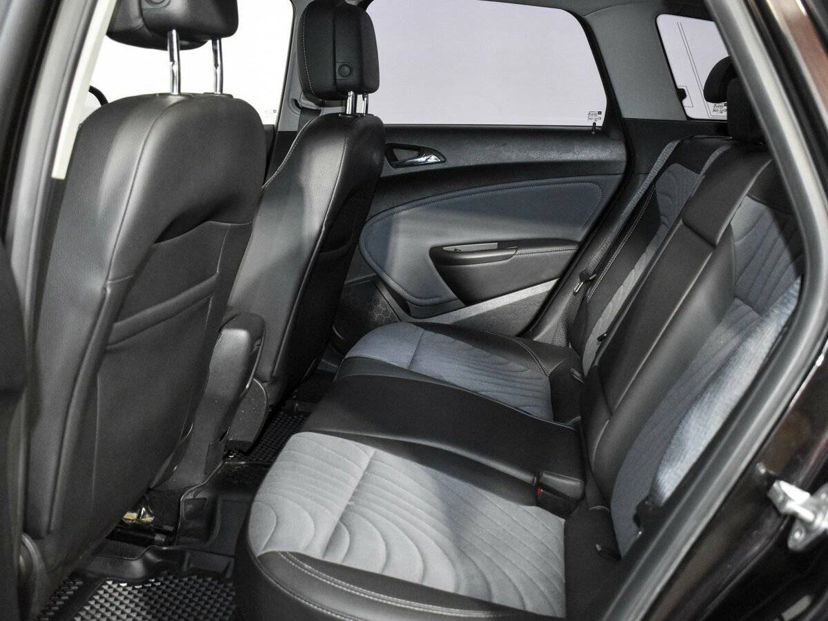 Opel Astra с пробегом — 2013 год. Фото: #11