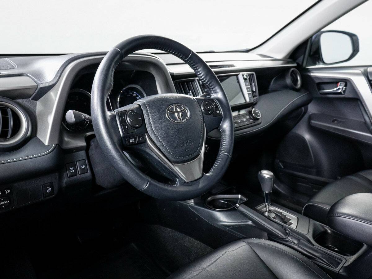 Toyota RAV4 с пробегом — 2018 год. Фото: #13