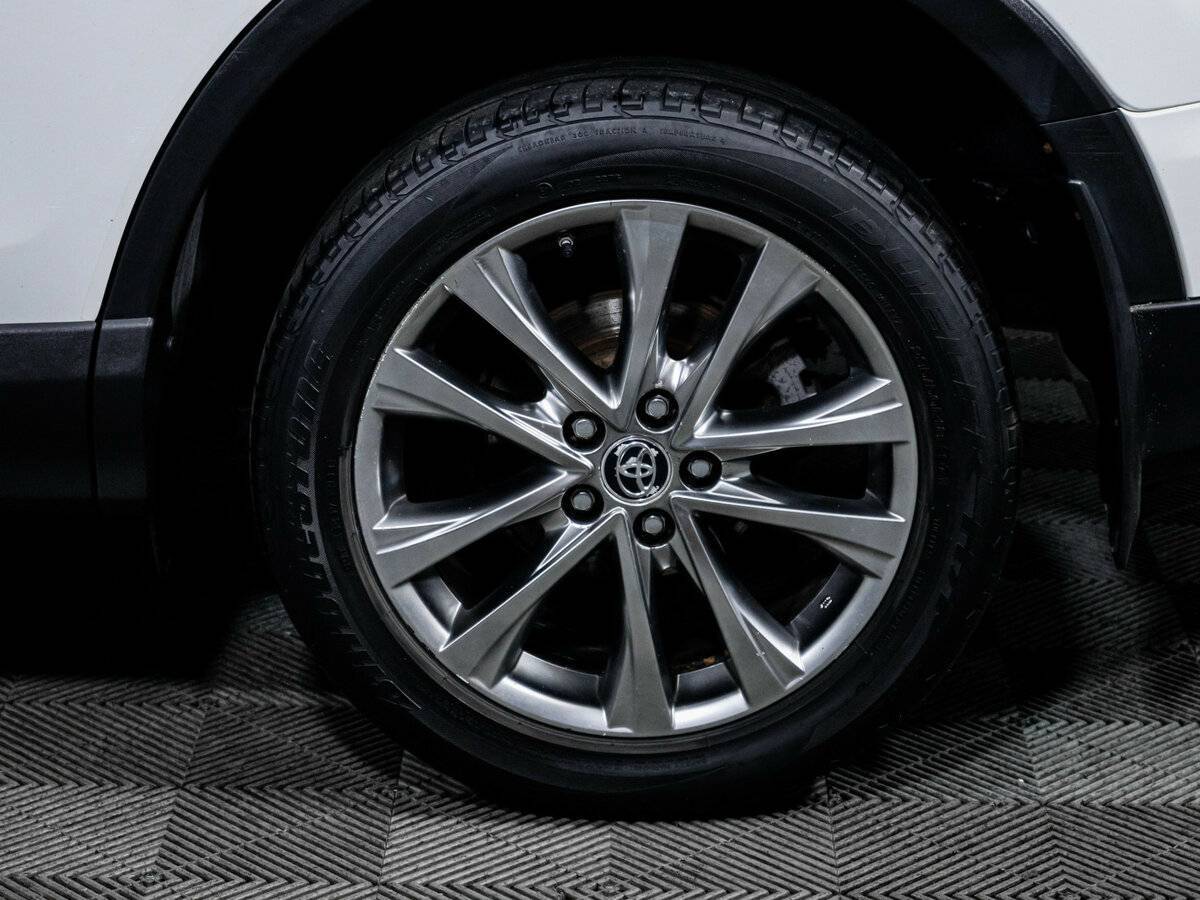 Toyota RAV4 с пробегом — 2018 год. Фото: #14