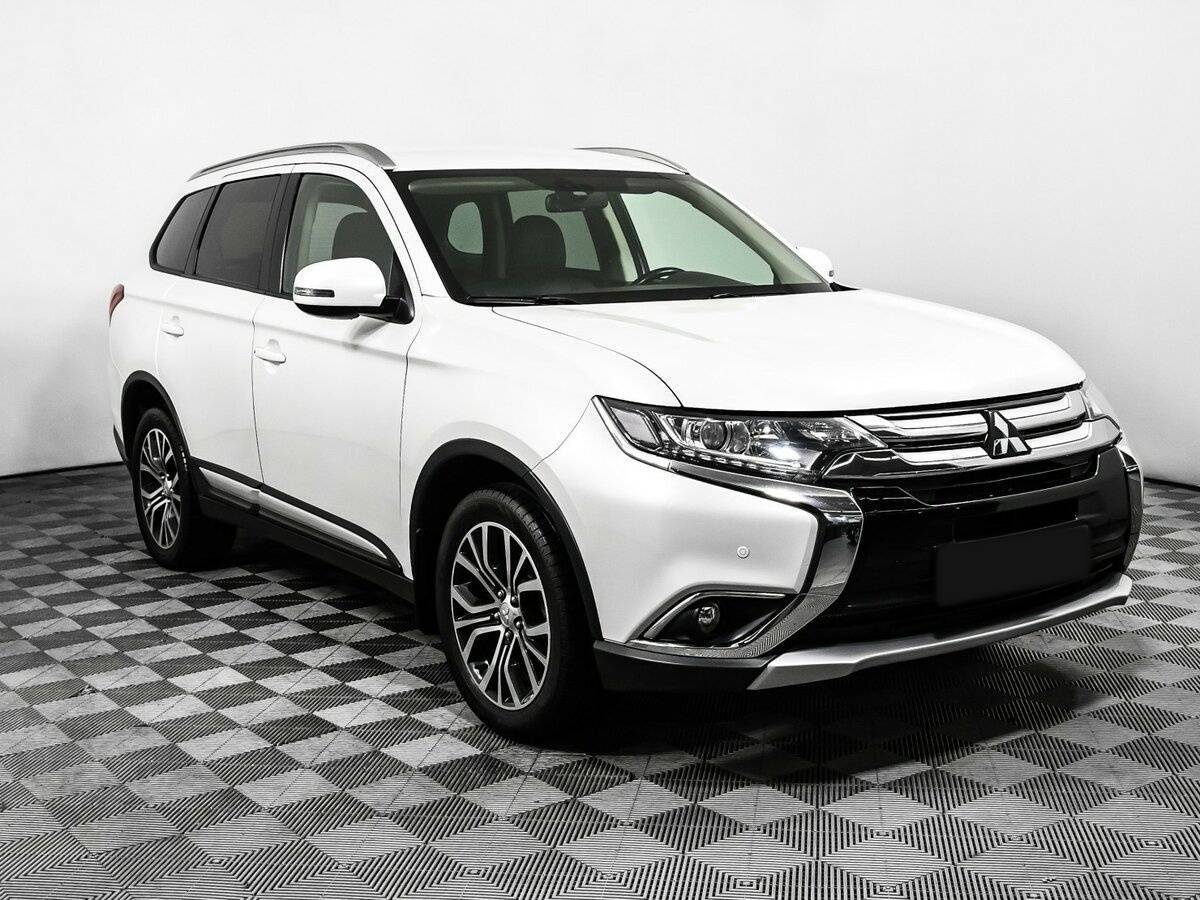 Mitsubishi Outlander с пробегом — 2017 год. Фото: #2