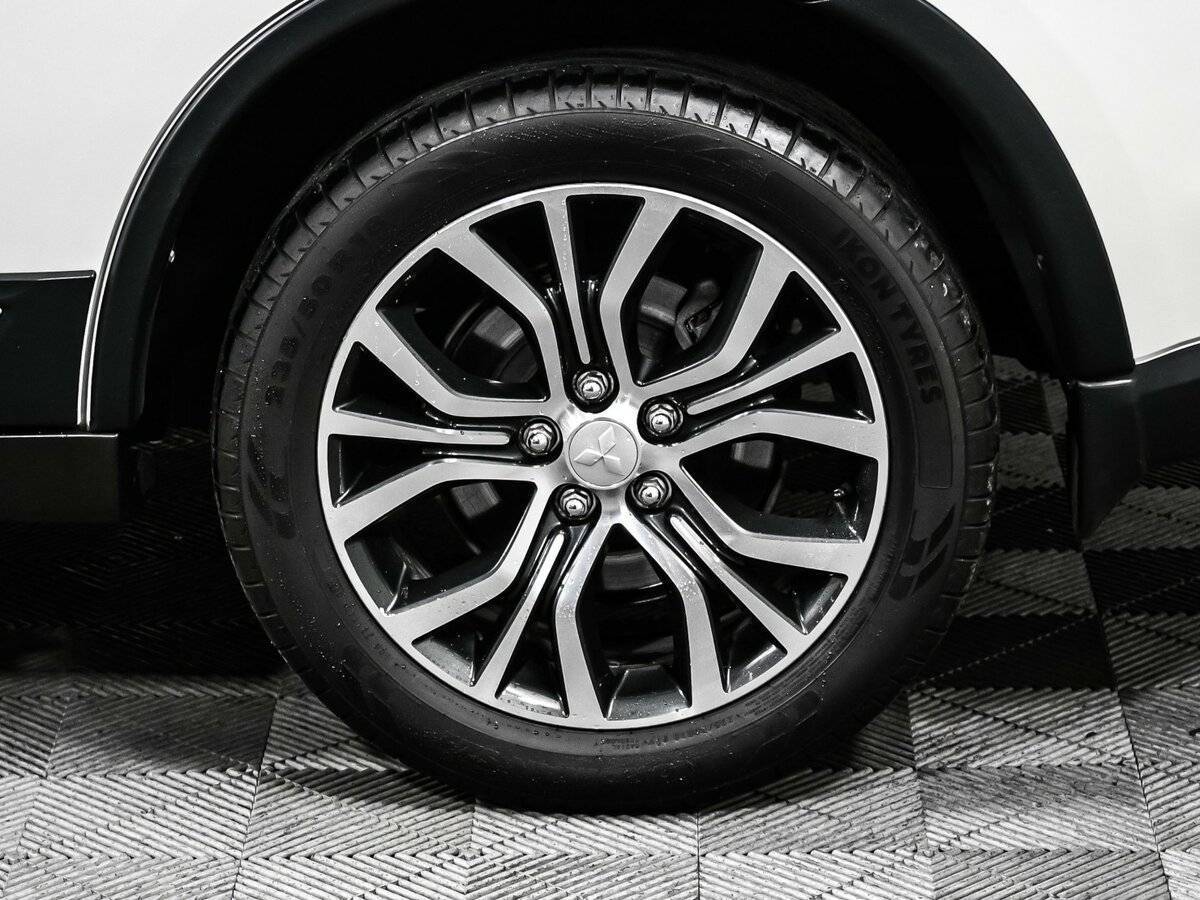 Mitsubishi Outlander с пробегом — 2017 год. Фото: #13