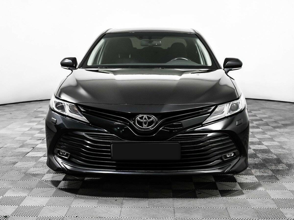 Toyota Camry с пробегом — 2019 год. Фото: #1