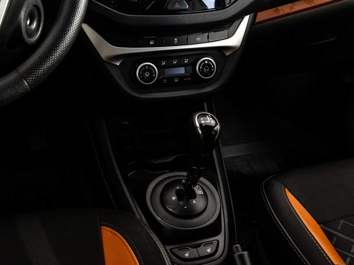 Lada (ВАЗ) Vesta с пробегом — 2019 год. Фото: #12