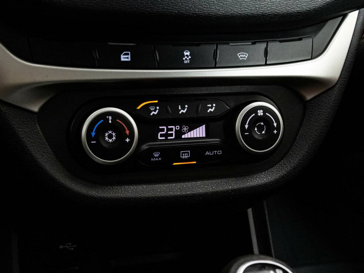 Lada (ВАЗ) Vesta с пробегом — 2019 год. Фото: #13