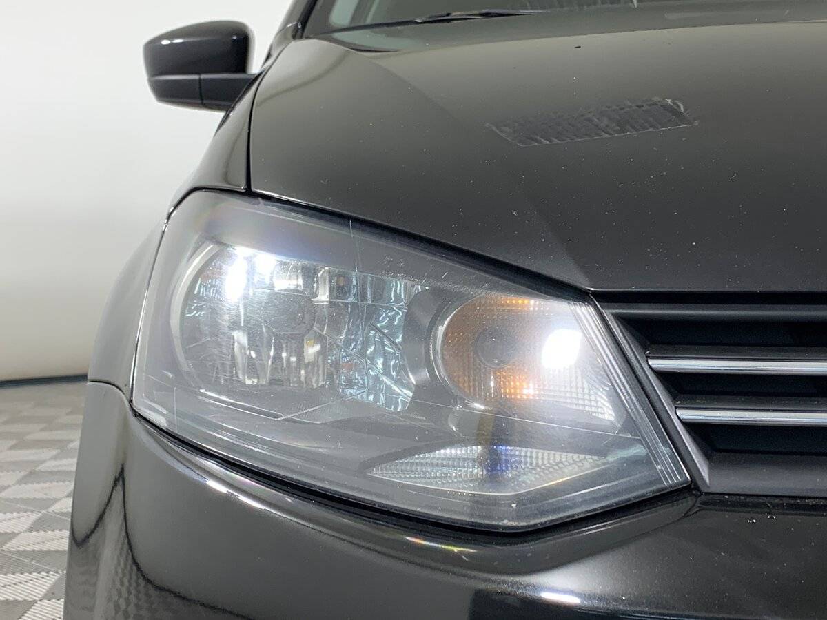 Volkswagen Polo с пробегом — 2013 год. Фото: #6