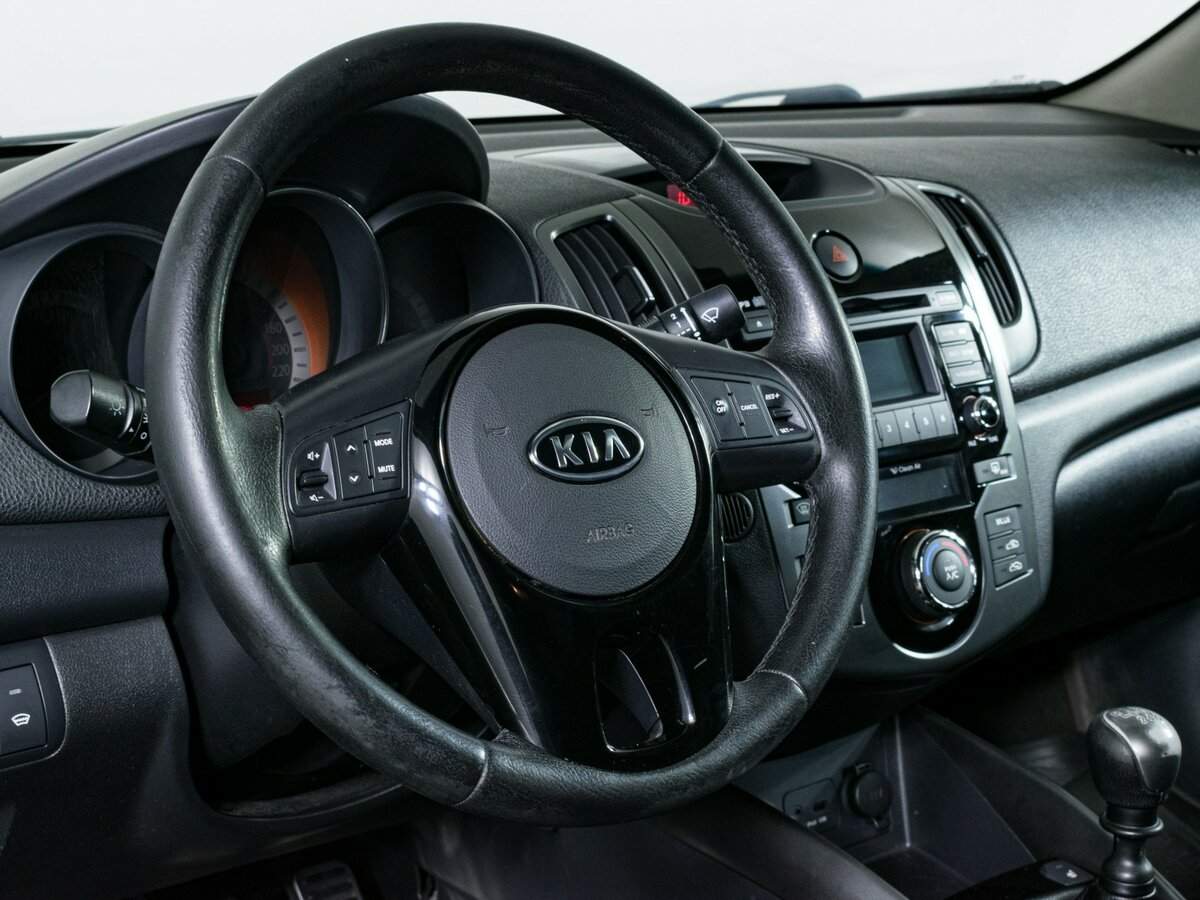 Kia Cerato с пробегом — 2012 год. Фото: #13