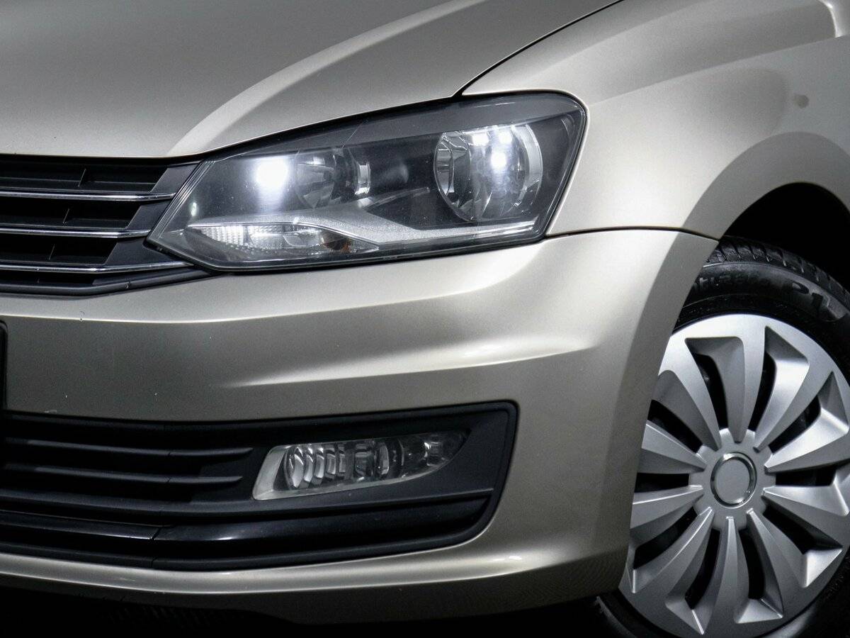 Volkswagen Polo с пробегом — 2016 год. Фото: #16