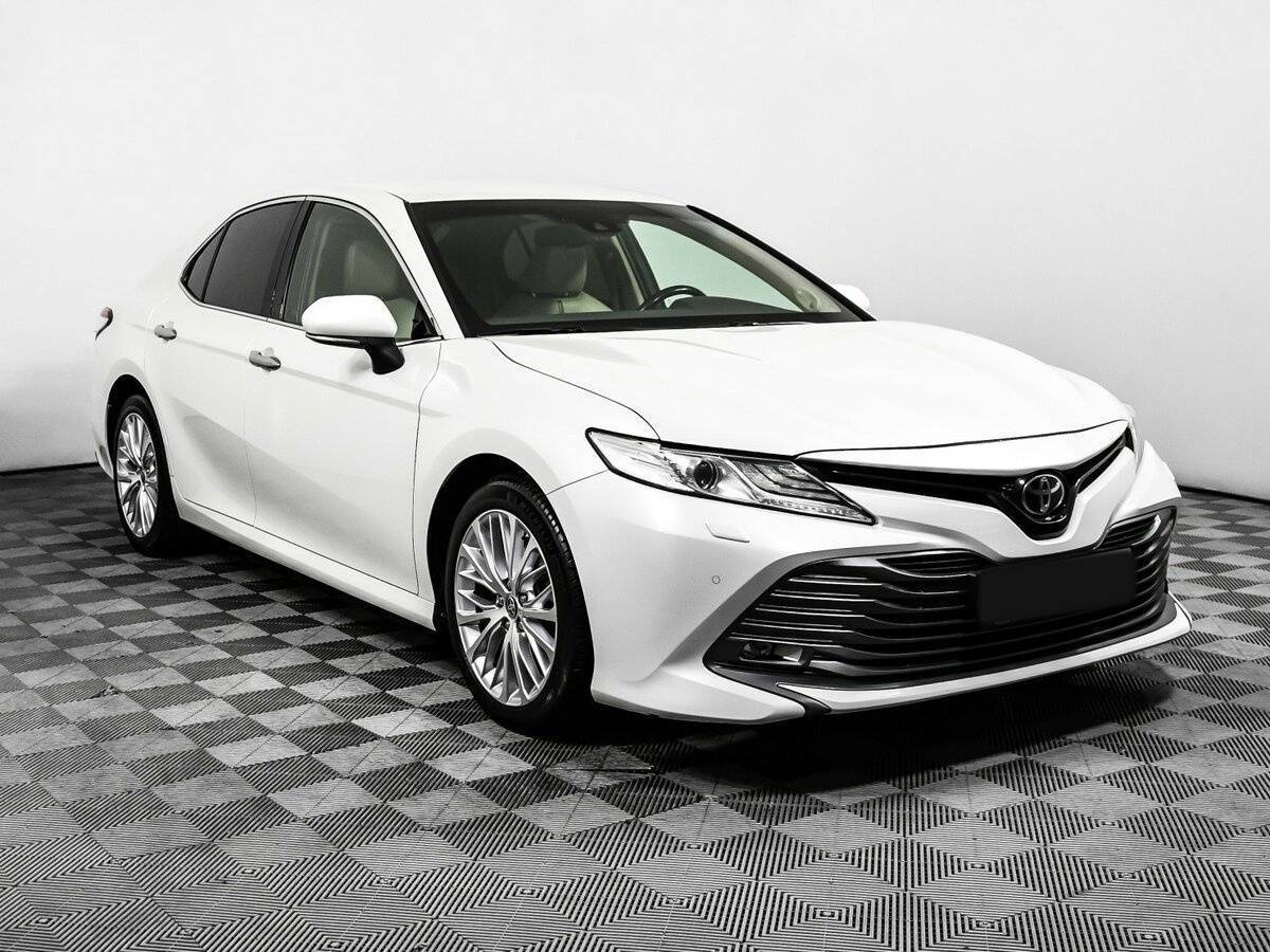 Toyota Camry с пробегом — 2020 год. Фото: #2
