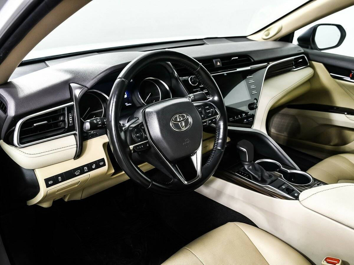 Toyota Camry с пробегом — 2020 год. Фото: #12