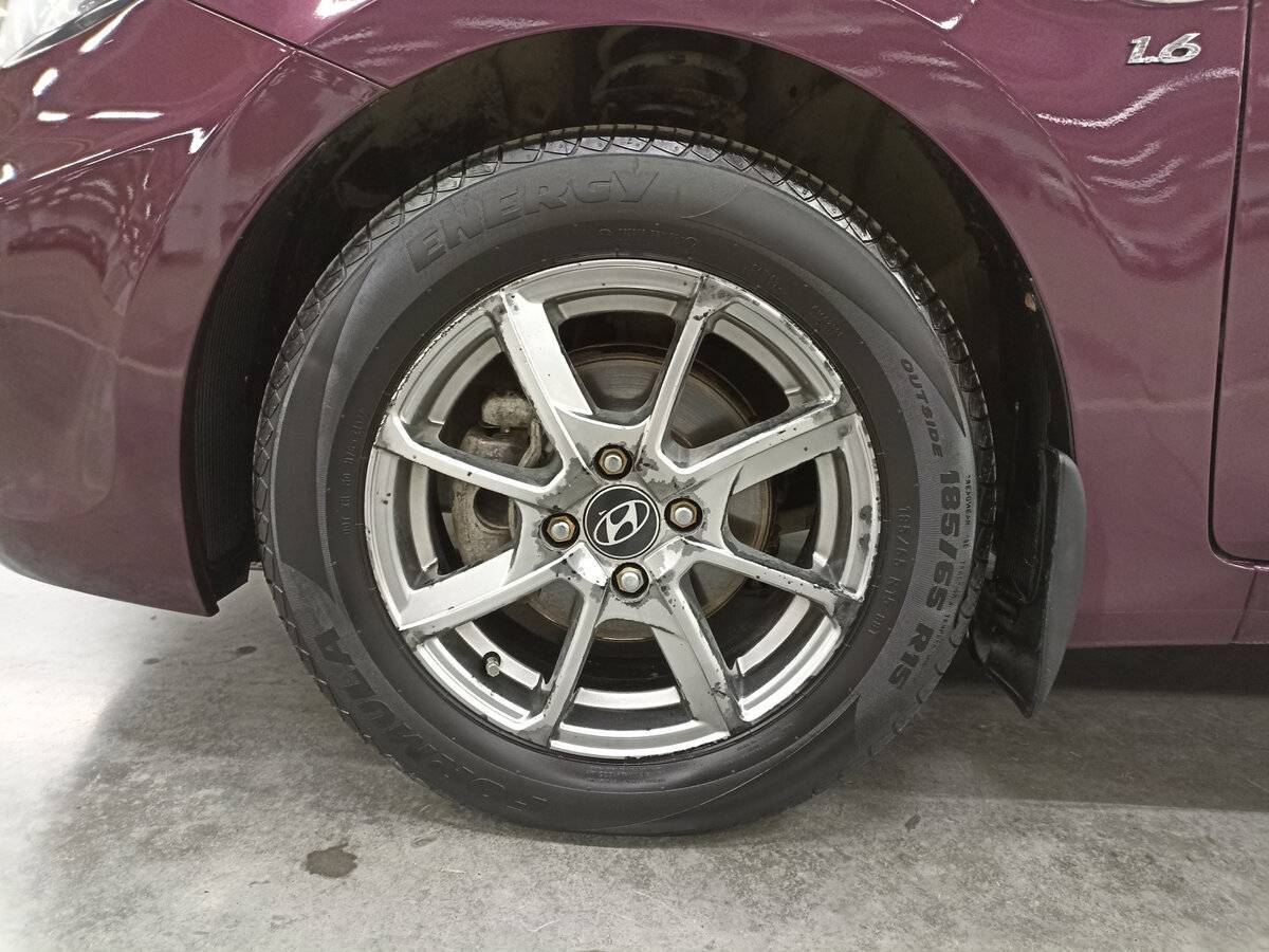 Hyundai Solaris с пробегом — 2013 год. Фото: #17