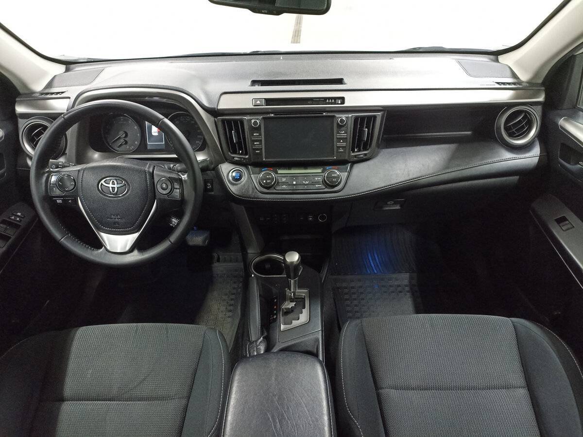 Toyota RAV4 с пробегом — 2017 год. Фото: #13