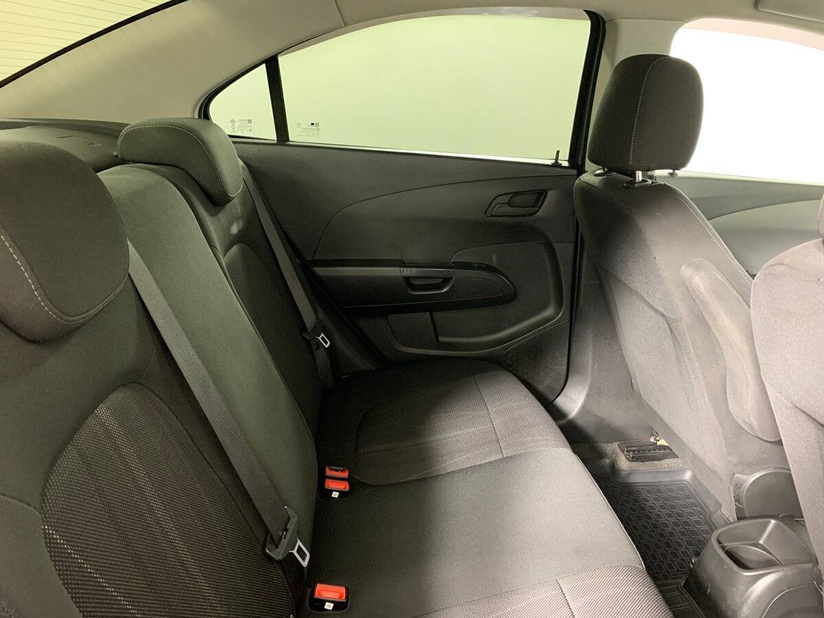 Chevrolet Aveo с пробегом — 2014 год. Фото: #16