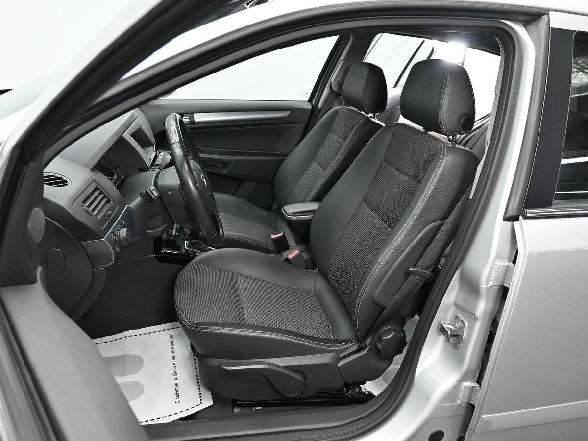 Opel Astra с пробегом — 2012 год. Фото: #5