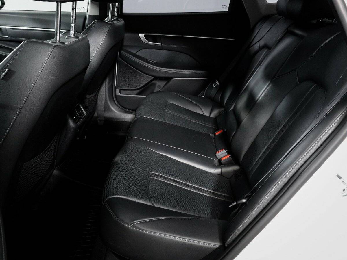 Hyundai Sonata с пробегом — 2021 год. Фото: #9