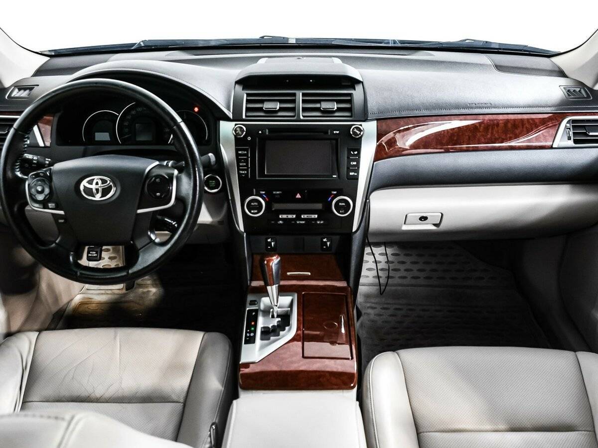 Toyota Camry с пробегом — 2012 год. Фото: #10