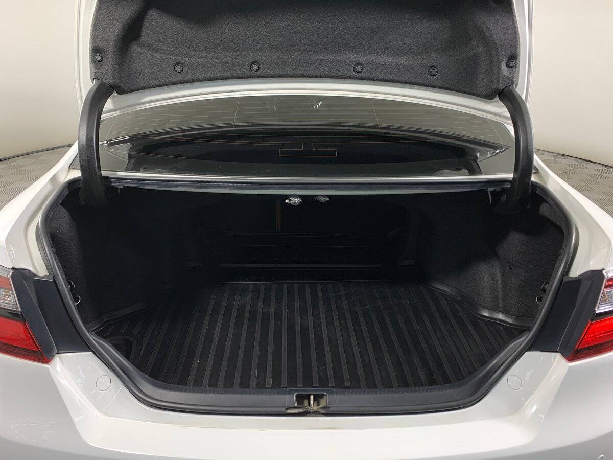 Toyota Camry с пробегом — 2017 год. Фото: #18