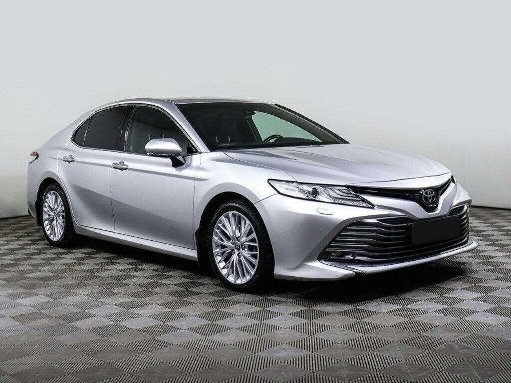 Toyota Camry с пробегом — 2018 год. Фото: #1